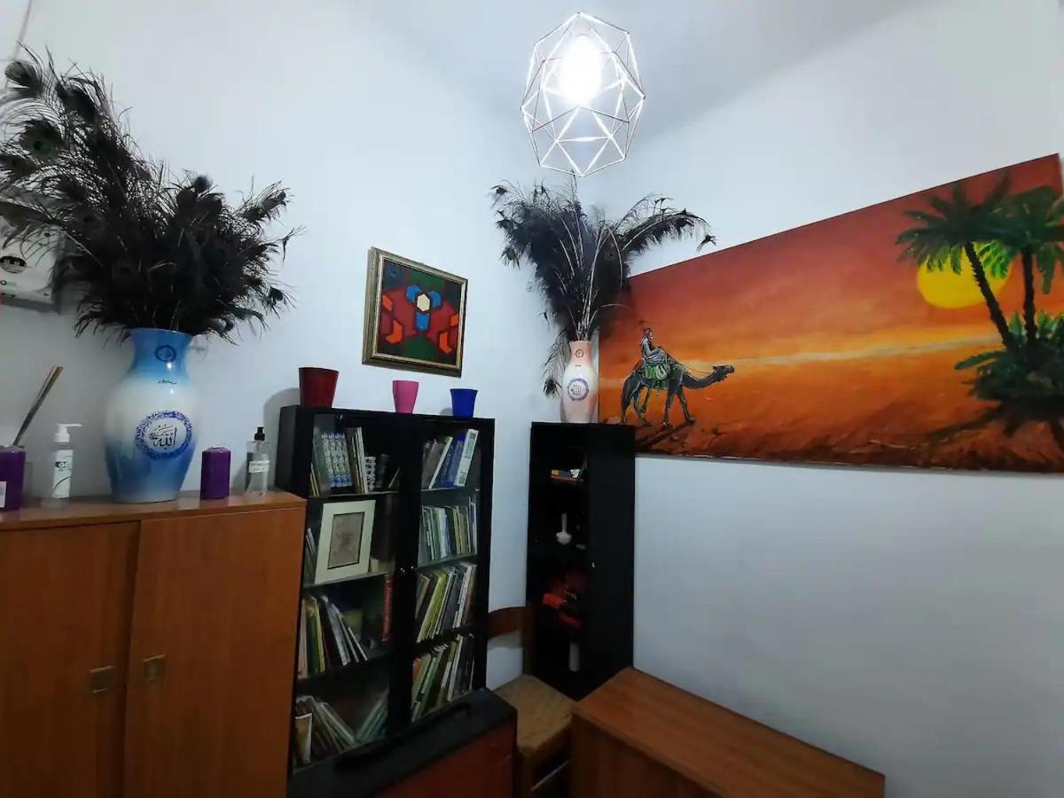 A Room In A Beautiful Apartment In The City Center Milan Bagian luar foto